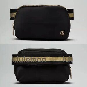Lululemon Everywhere Crossbody Belt Bag Wordmark Black/Gold